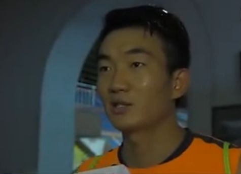 白袜美女将女生踩在脚下蹂躏小说