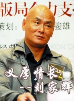 一个舔上面一个舔下面